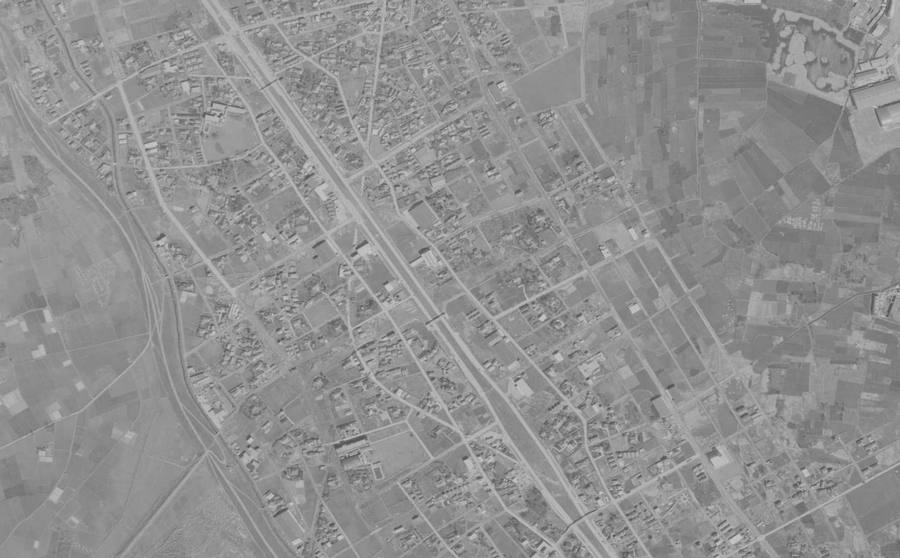 美女木の市街地を斜めに貫く新大宮バイパスが見える1971年の航空写真