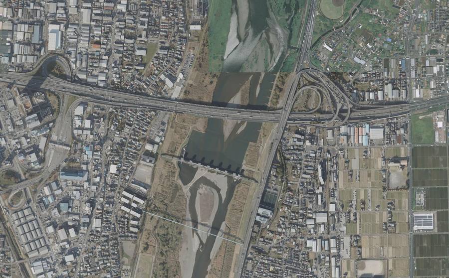 相模川橋の東側で東名高速と圏央道が接続する完成後の海老名JCT