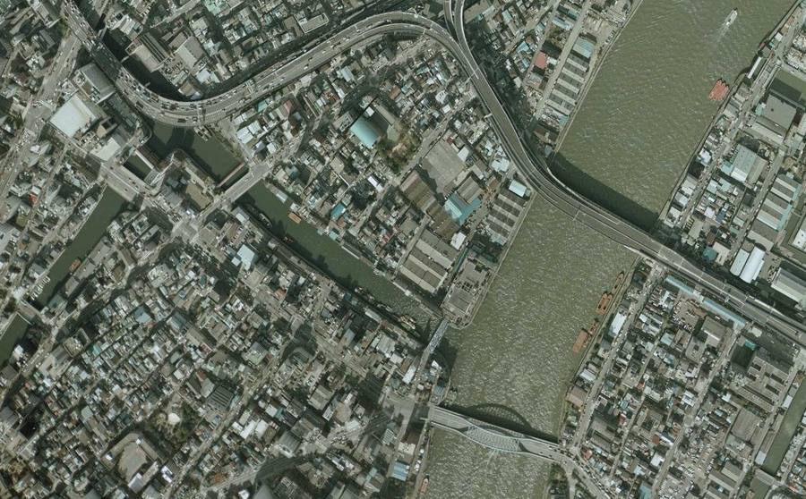 隅田川を渡る9号深川線の建設が進む1979年の箱崎JCT付近